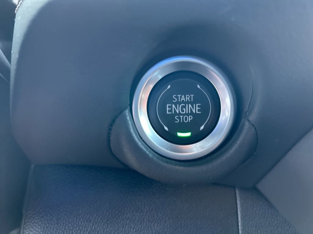 Used 2025 Chevrolet Tahoe High Country AWD/4WD image 17