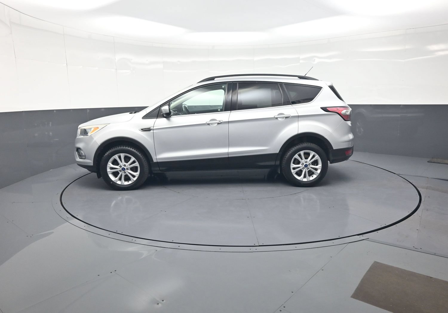Used 2018 Ford Escape SE FWD image 6
