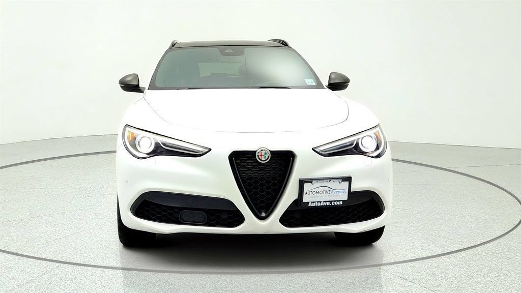 Used 2023 Alfa Romeo Stelvio Estrema AWD/4WD image 2