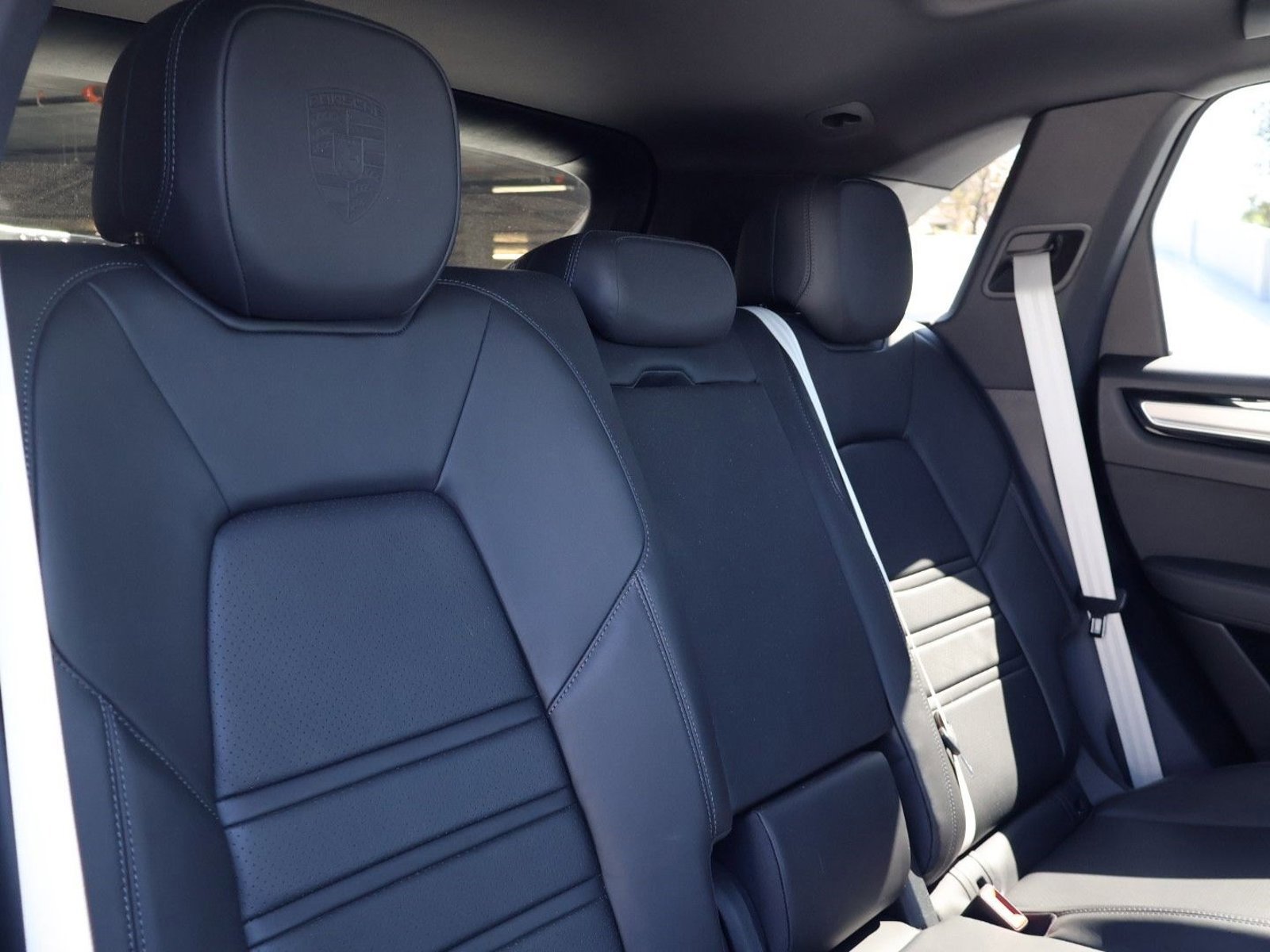 Certified 2022 Porsche Cayenne Platinum Edition AWD/4WD image 23