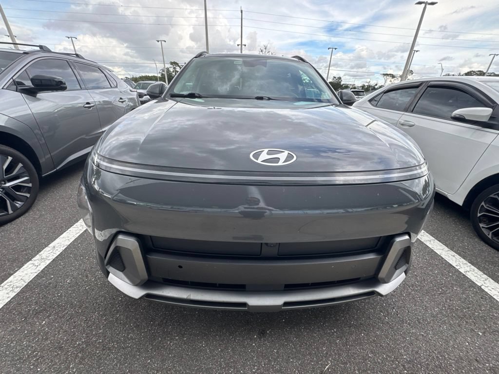 Used 2025 Hyundai Kona Limited FWD image 2