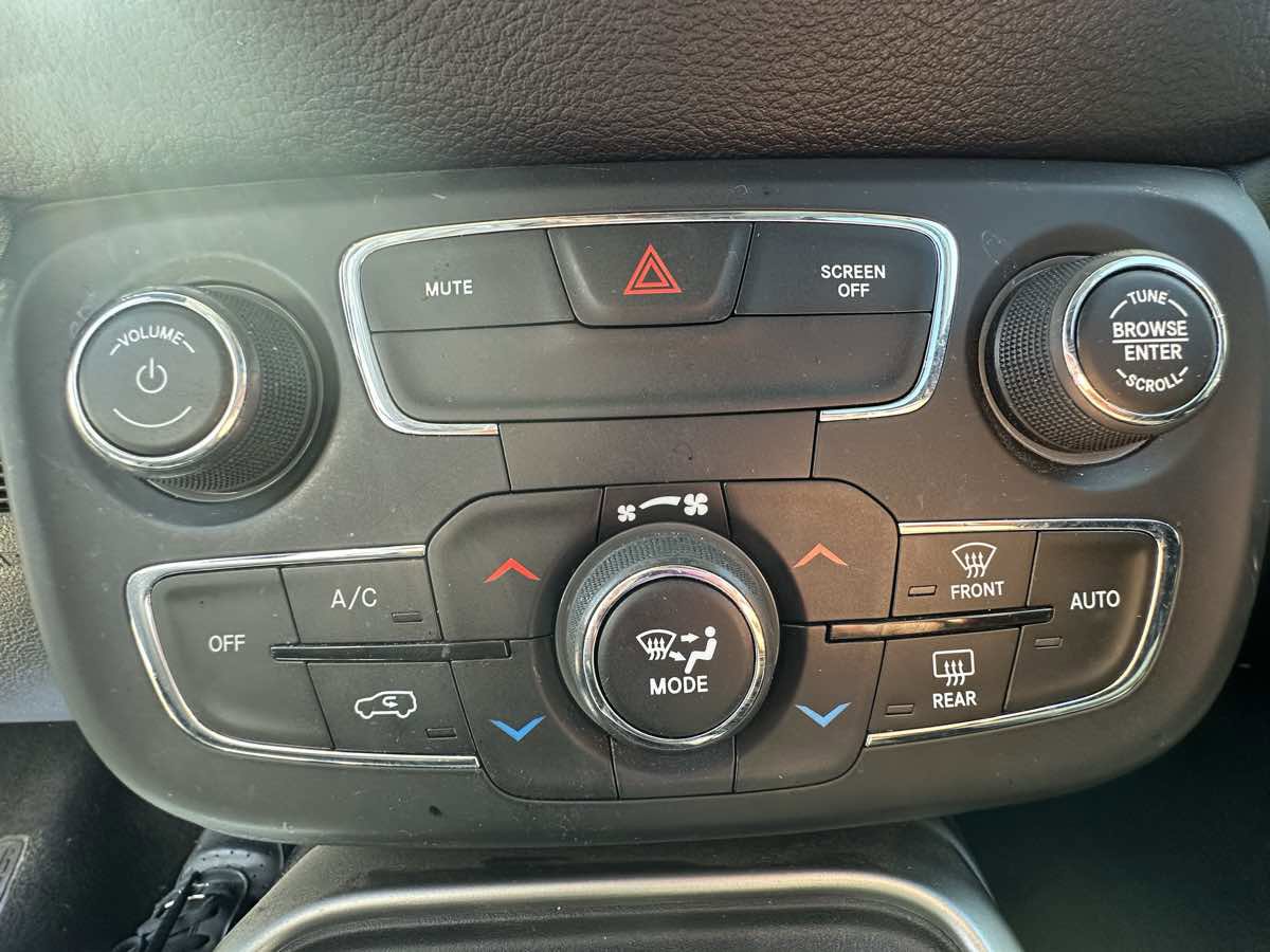 Used 2019 Jeep Compass Latitude image 19