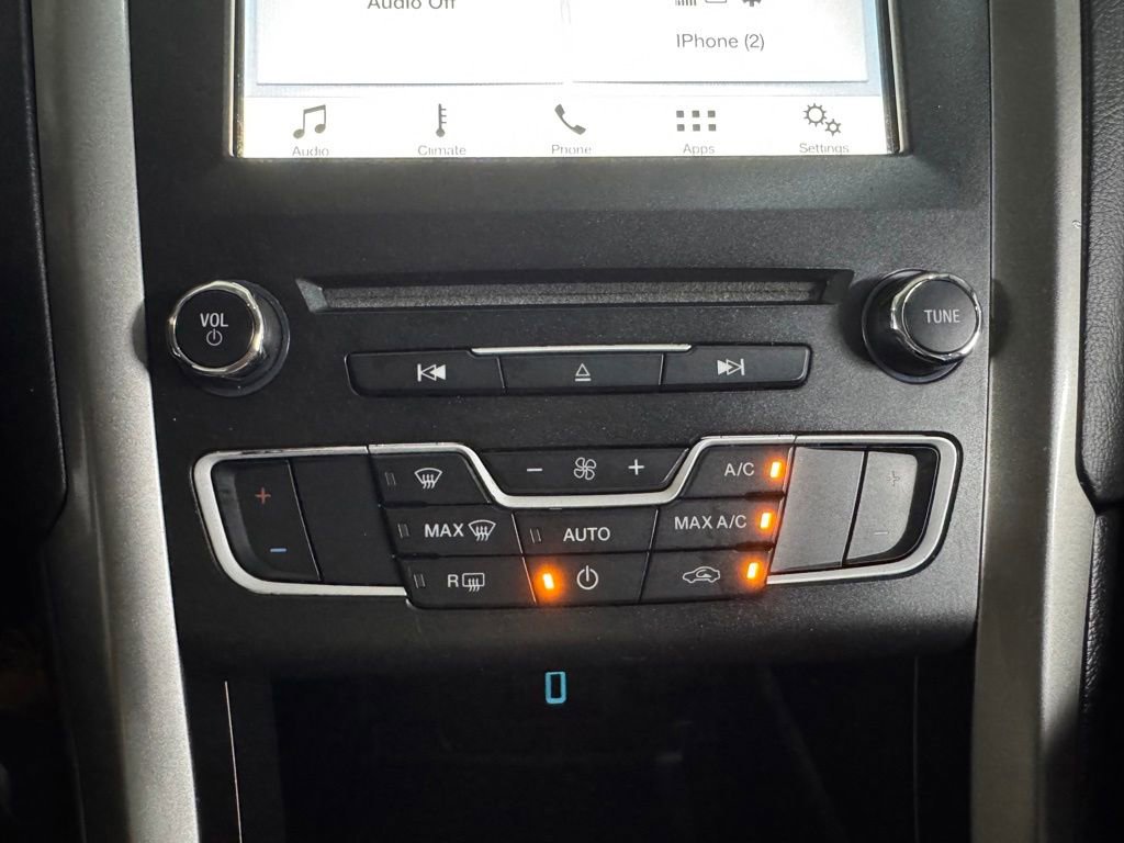 Used 2018 Ford Fusion SE w/ Fusion SE Technology Package FWD image 34