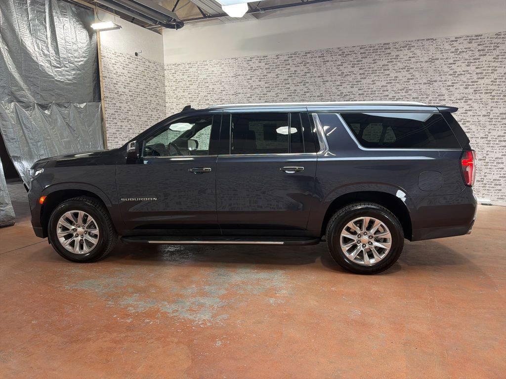 Used 2023 Chevrolet Suburban Premier image 4