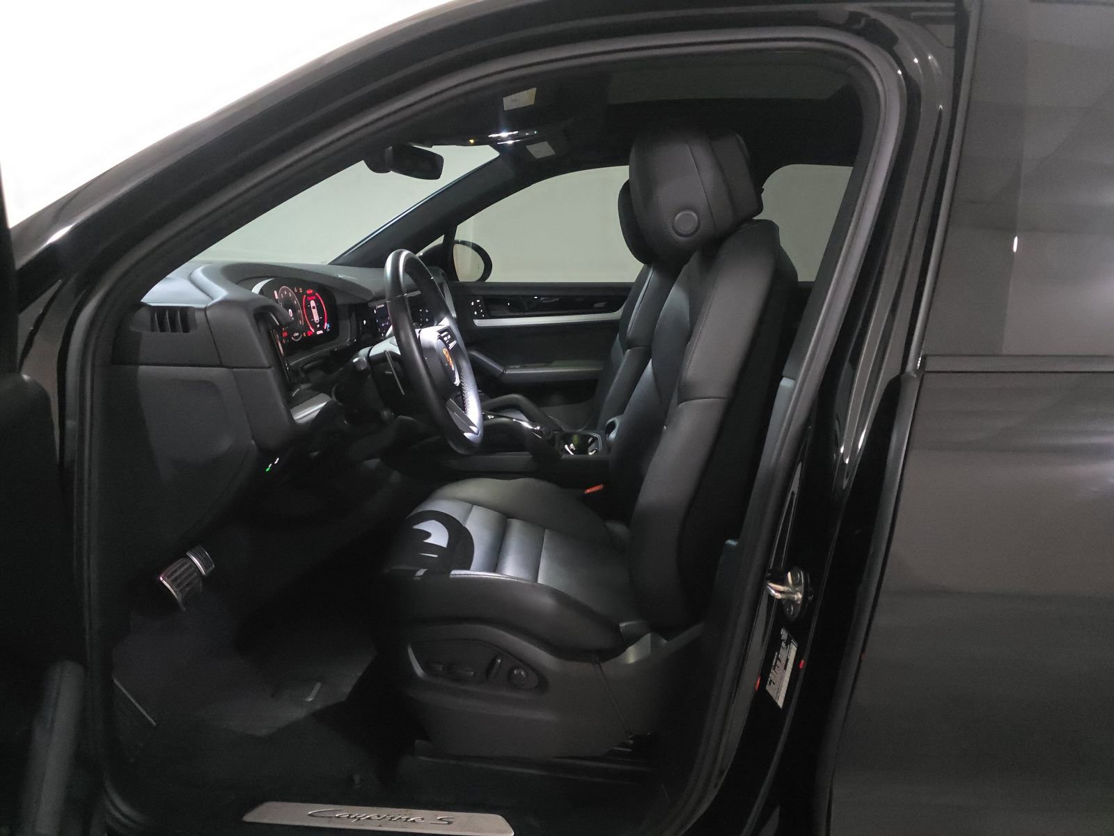 Used 2024 Porsche Cayenne S image 10