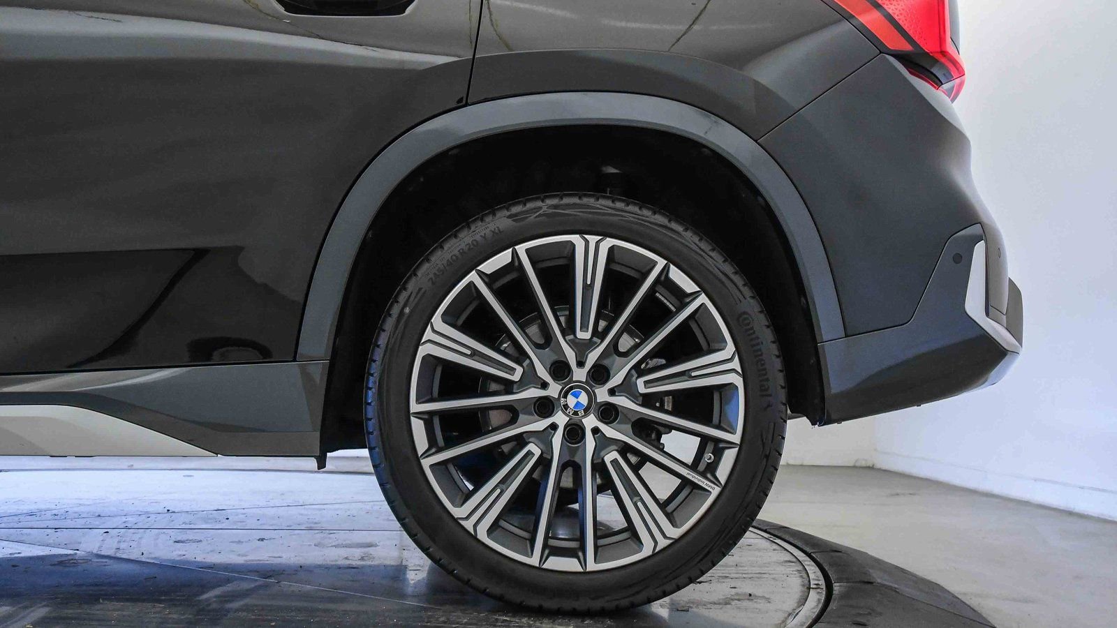 Used 2025 BMW X1 xDrive28i w/ Convenience Package image 11