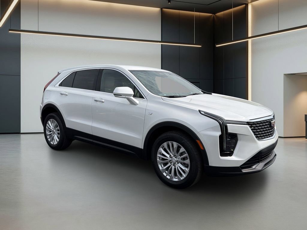 Used 2024 Cadillac XT4 Luxury w/ Cold Weather Package FWD image 7