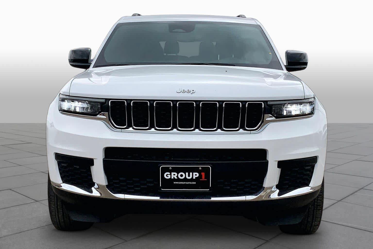 Used 2024 Jeep Grand Cherokee L Laredo RWD image 3