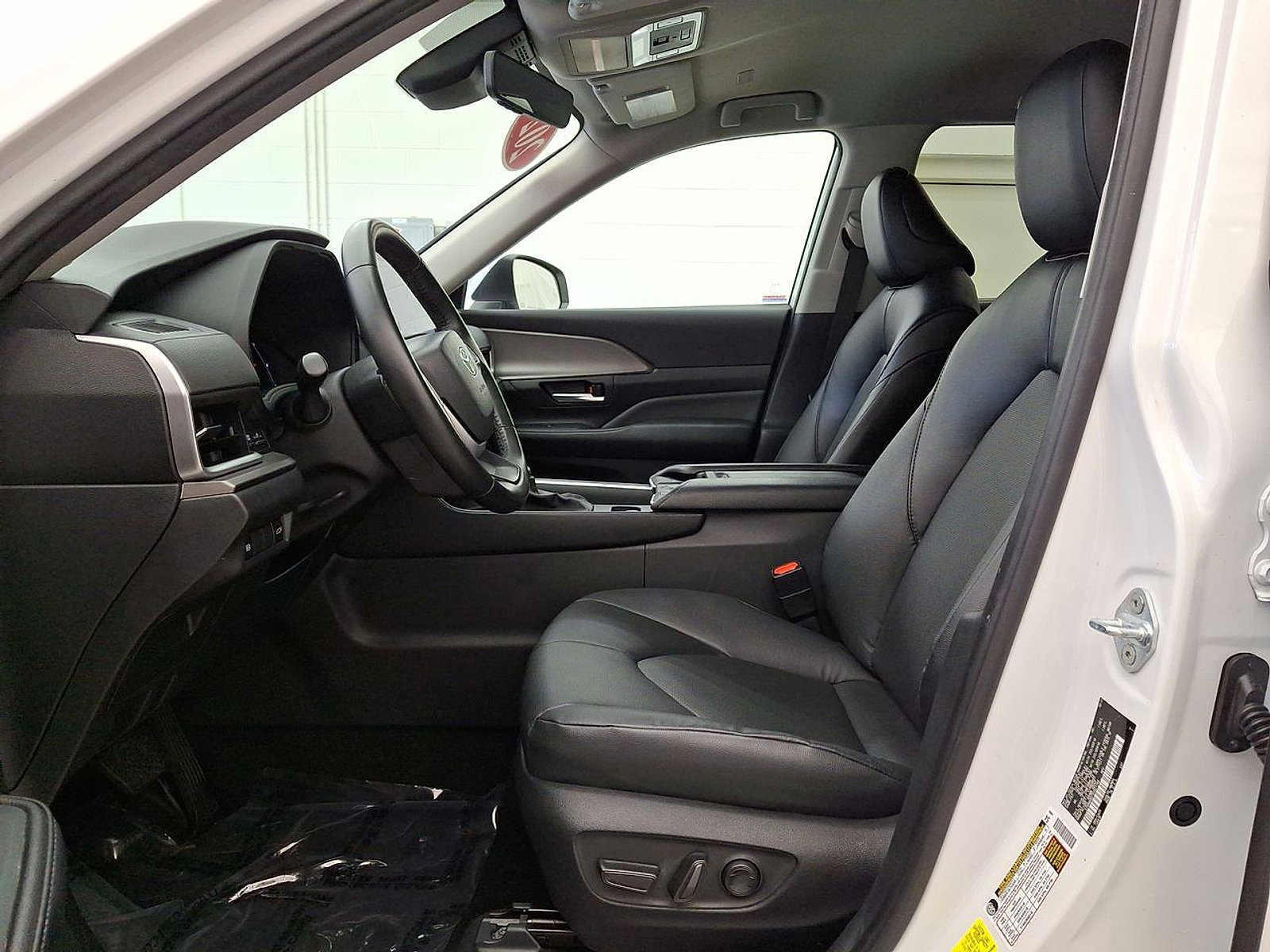 Used 2024 Toyota Grand Highlander XLE image 11