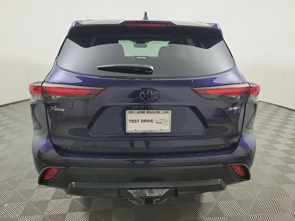 Used 2025 Toyota Highlander XLE AWD/4WD image 5