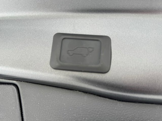 Used 2025 Toyota RAV4 XLE image 39