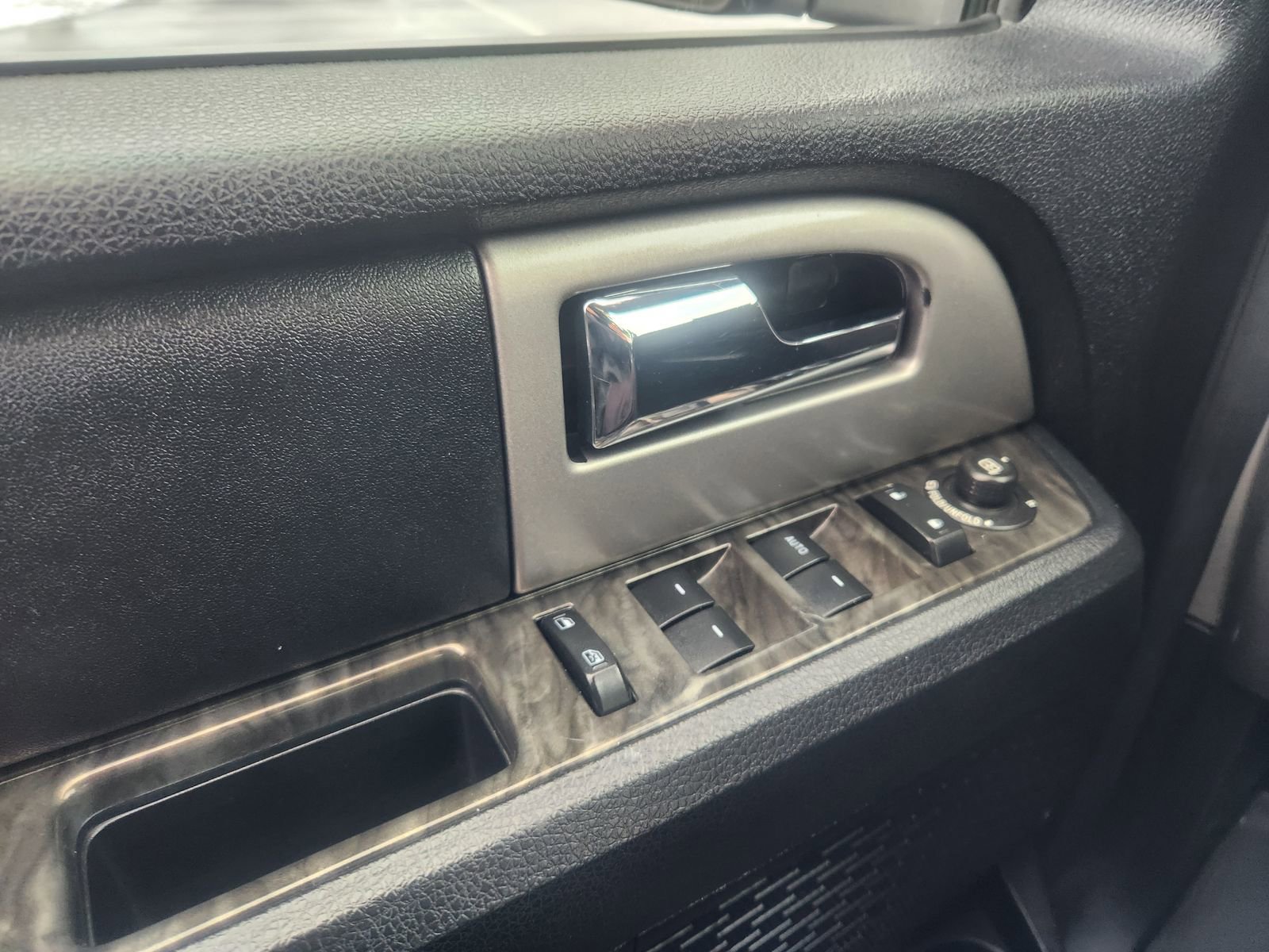 Used 2017 Ford Expedition Limited image 26