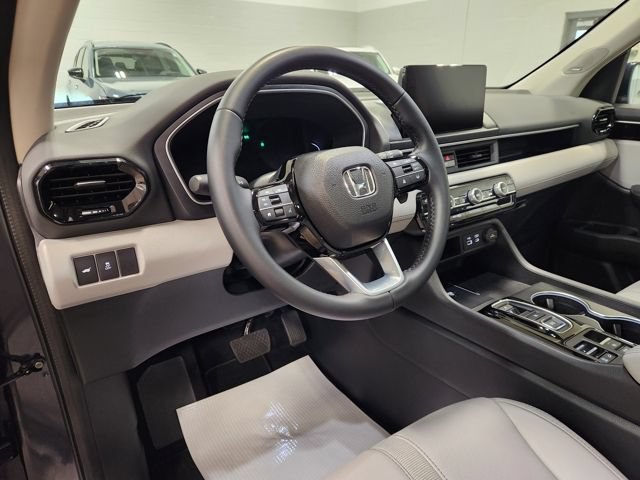 Used 2024 Honda Pilot Touring image 12