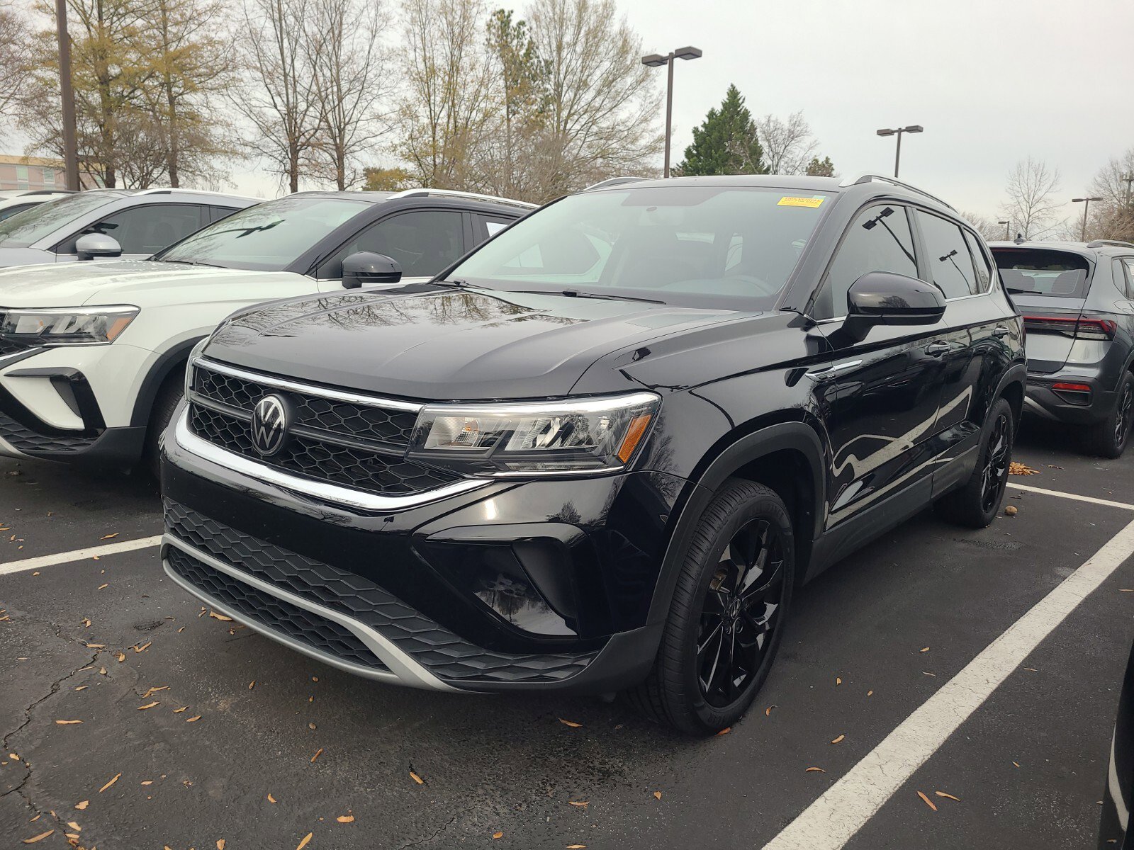 Certified 2022 Volkswagen Taos SE image 3