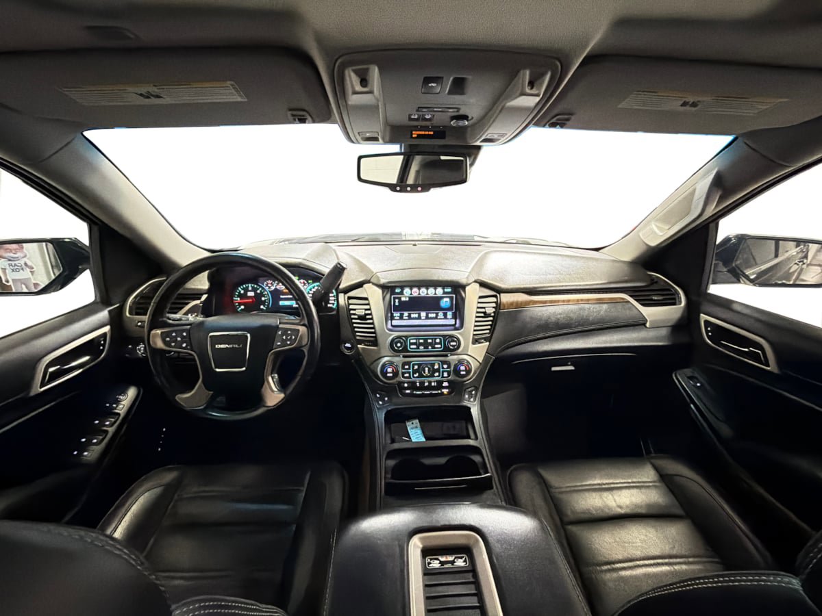 Used 2019 GMC Yukon XL Denali w/ Denali Ultimate Package AWD/4WD image 17