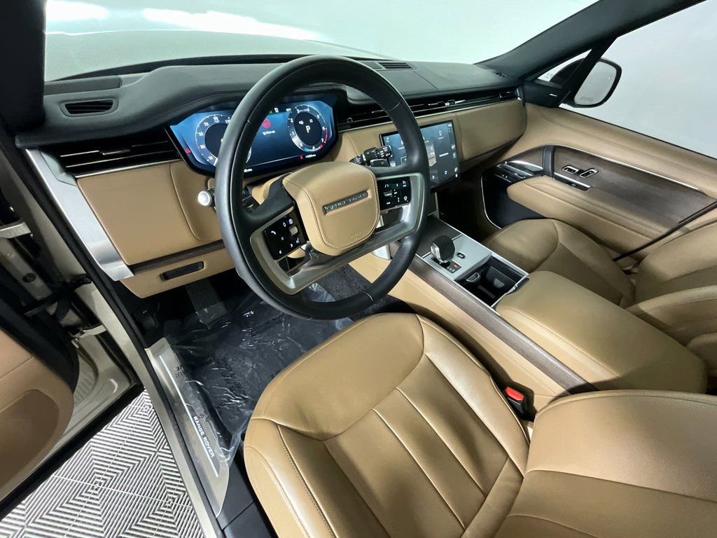 Used 2025 Land Rover Range Rover Long Wheelbase SE image 15