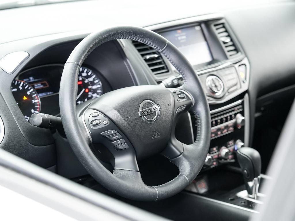 Used 2019 Nissan Pathfinder SV AWD/4WD image 9
