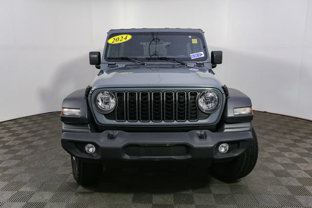 Used 2024 Jeep Wrangler Unlimited Sport AWD/4WD image 4