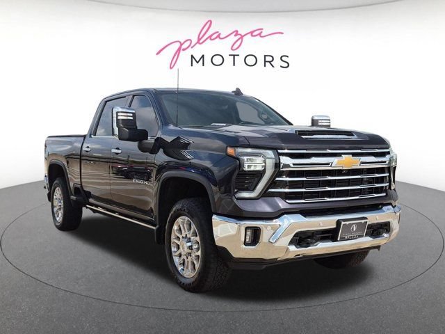 Used 2024 Chevrolet Silverado 2500 LTZ w/ LTZ Convenience Package AWD/4WD image 3