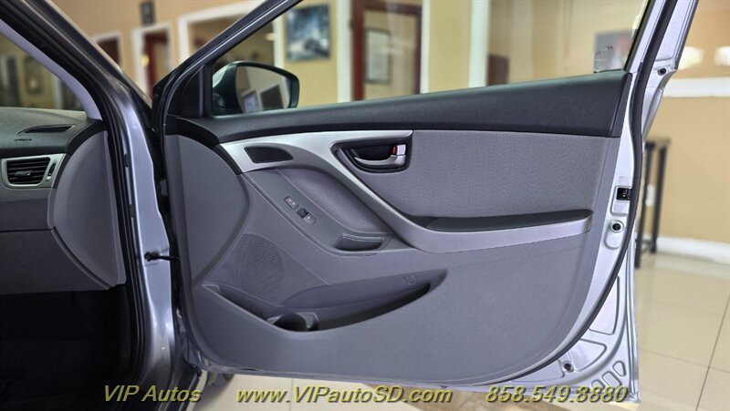 Used 2013 Hyundai Elantra Limited w/ Technology Pkg FWD image 12
