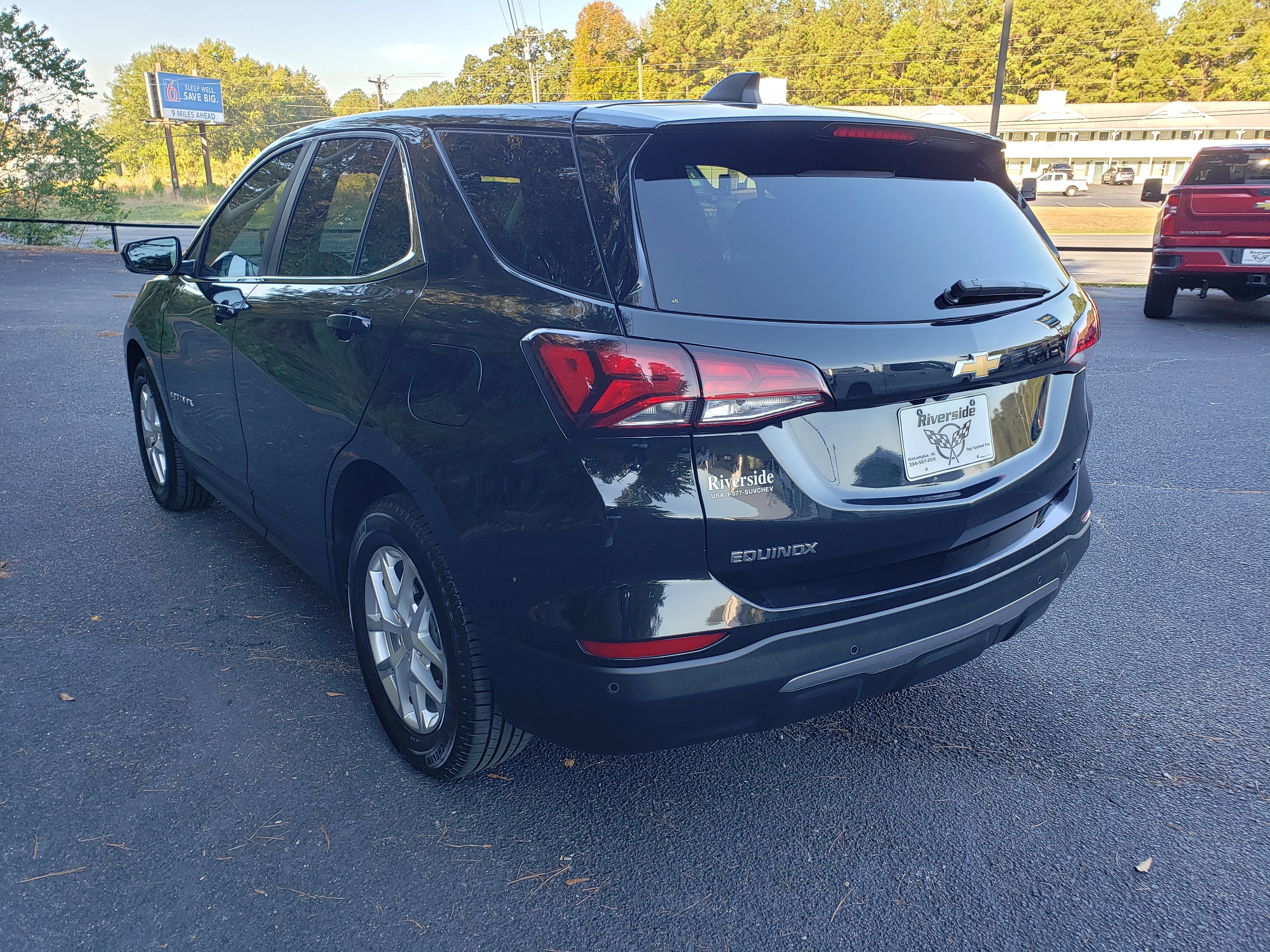 Used 2022 Chevrolet Equinox LT w/ Driver Convenience Package image 3
