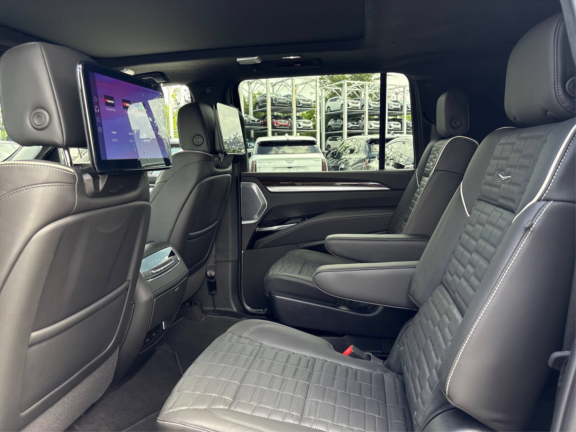 Used 2025 Cadillac Escalade ESV Sport Platinum AWD/4WD image 12
