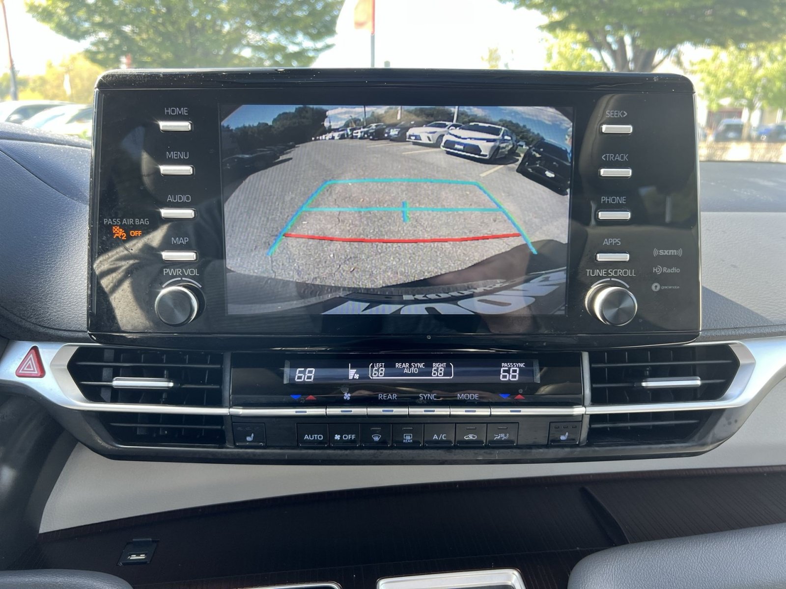 Used 2022 Toyota Sienna XLE FWD image 19