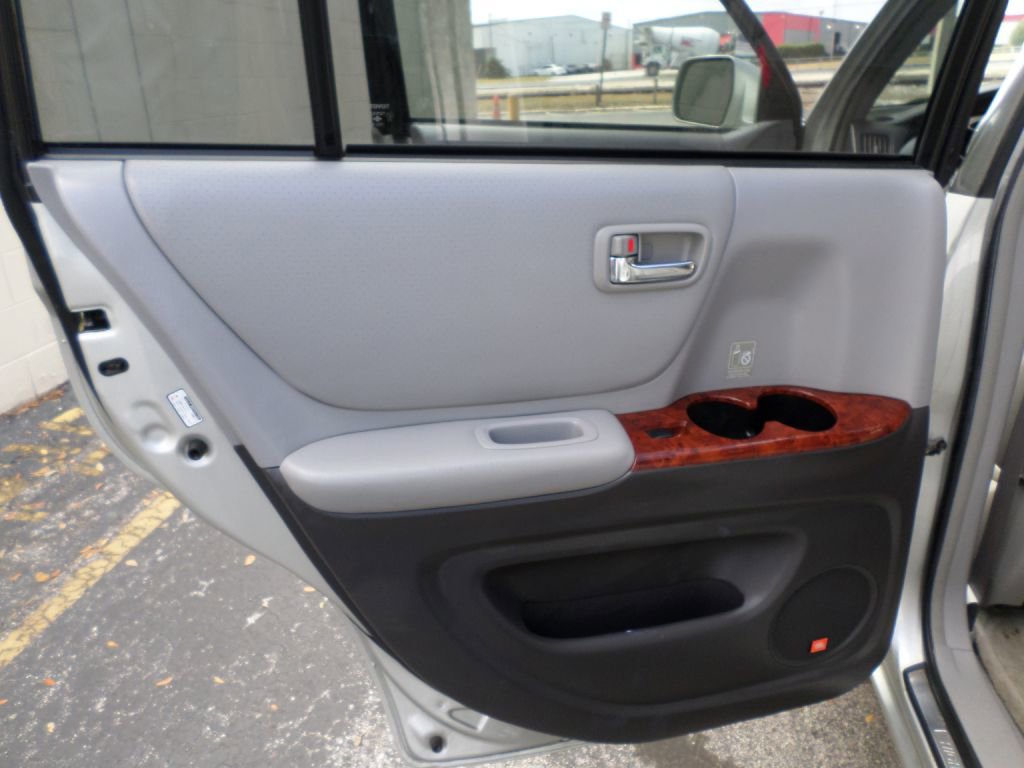 Used 2004 Toyota Highlander Limited image 30