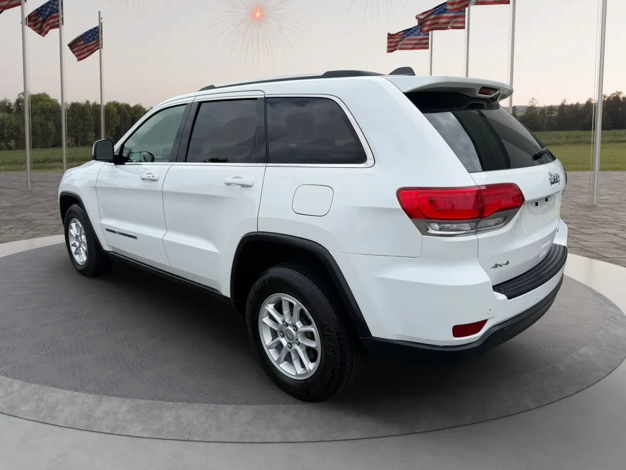 Used 2018 Jeep Grand Cherokee Laredo AWD/4WD image 11