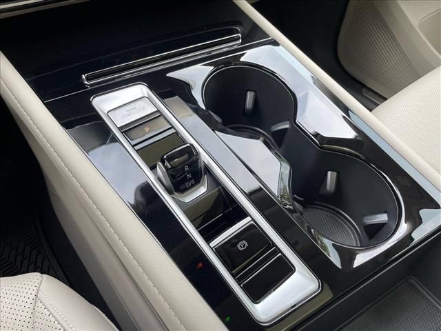Used 2026 Volkswagen Atlas SE w/ Panoramic Sunroof Package FWD image 11
