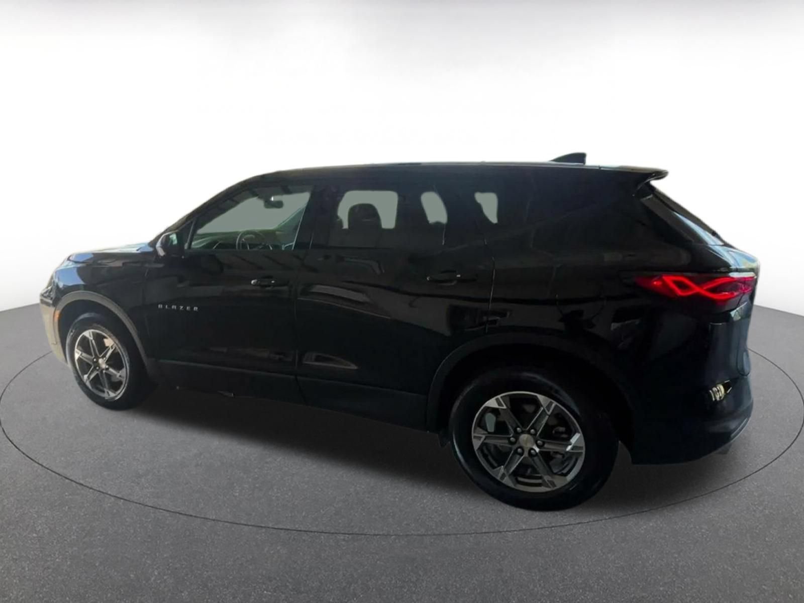 Used 2026 Chevrolet Blazer LT FWD image 9