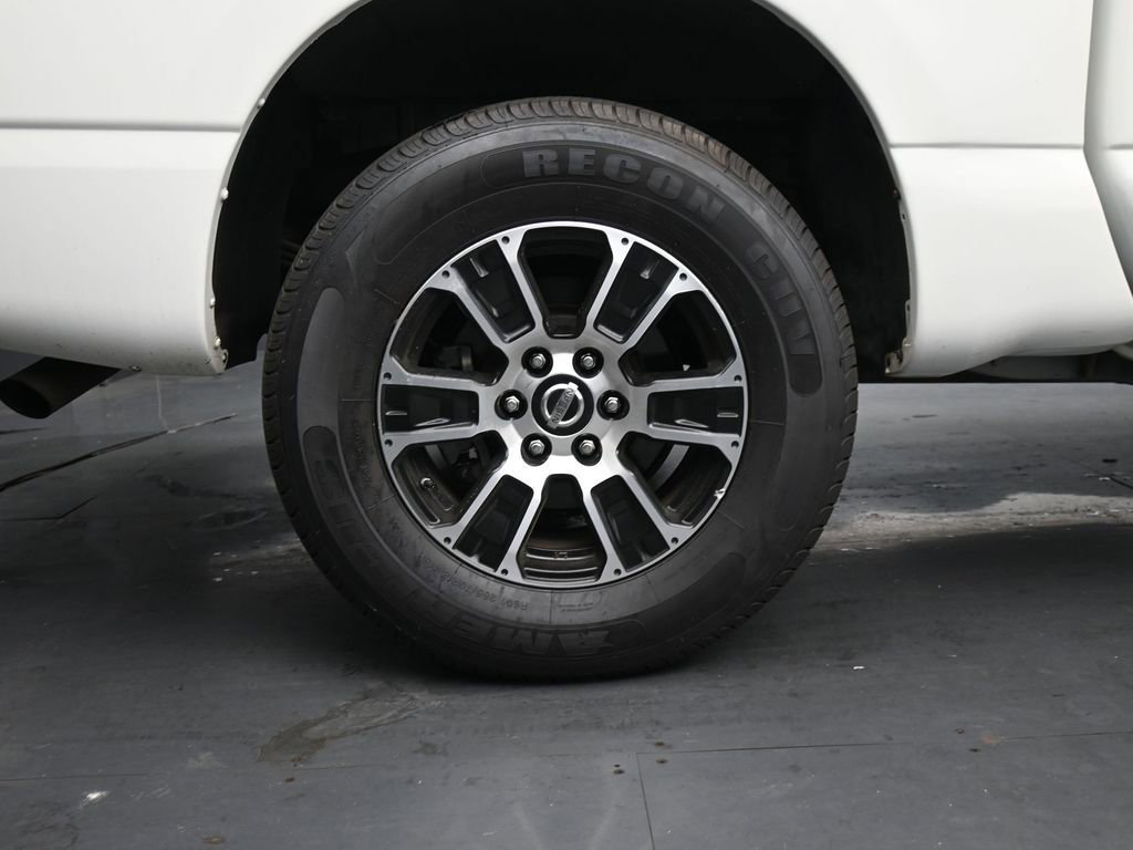 Used 2022 Nissan Titan SV image 10