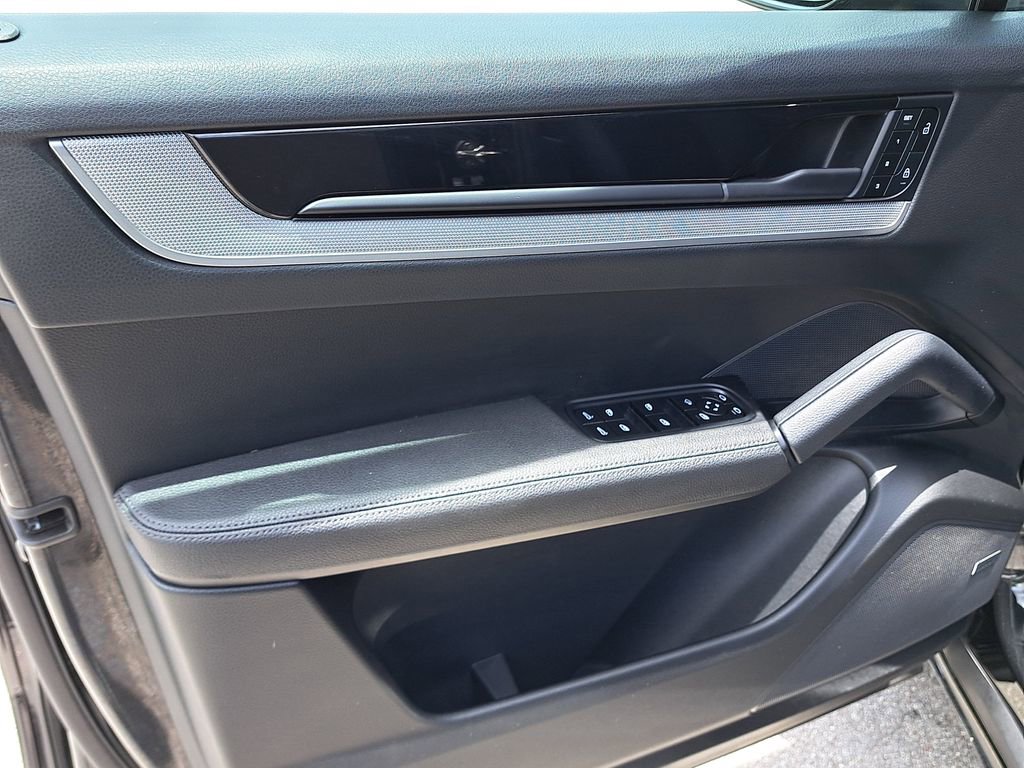 Certified 2025 Porsche Cayenne image 25