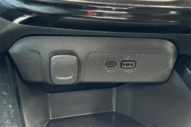 Used 2025 Chevrolet Trax LT w/ LT Convenience Package image 37