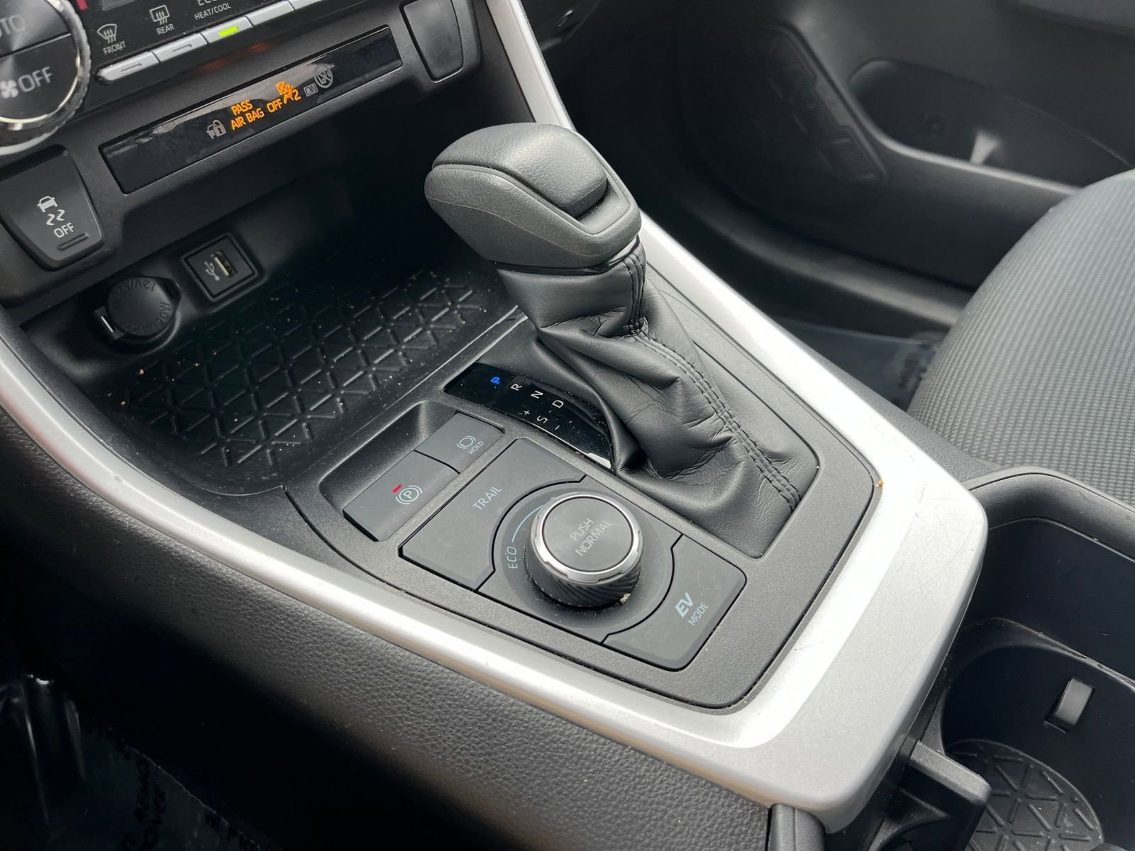 Used 2025 Toyota RAV4 LE image 40