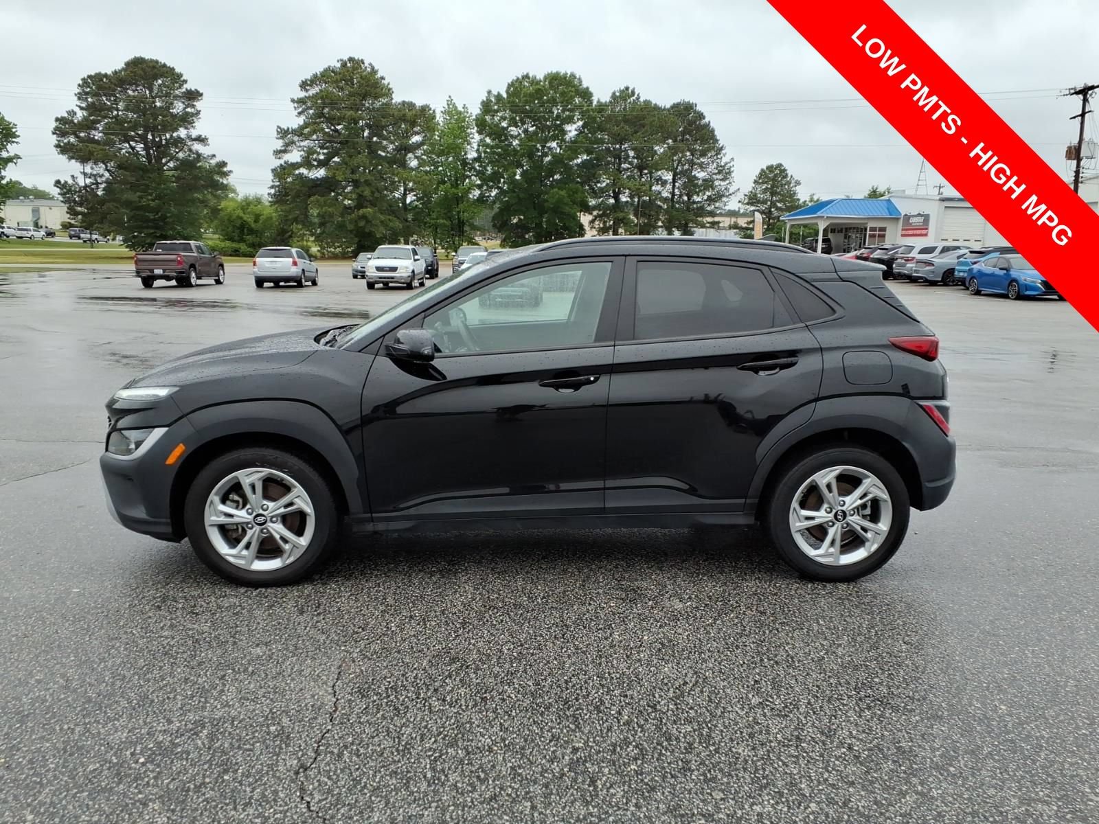 Used 2023 Hyundai Kona SEL AWD/4WD image 2