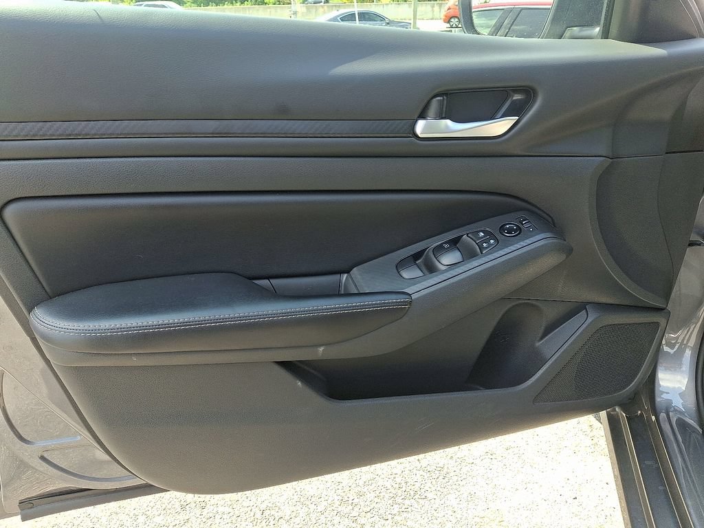 Used 2024 Nissan Altima 2.5 SV AWD/4WD image 11