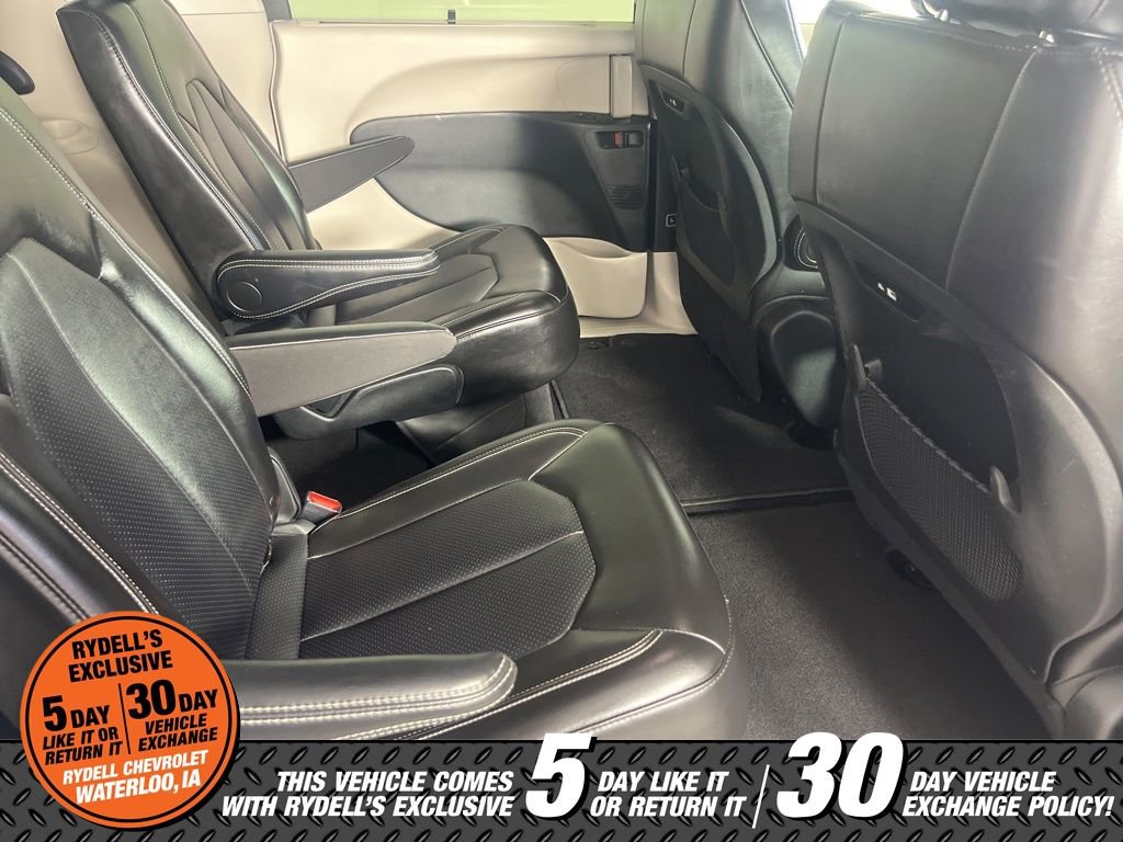 Used 2024 Chrysler Pacifica Touring-L FWD image 17