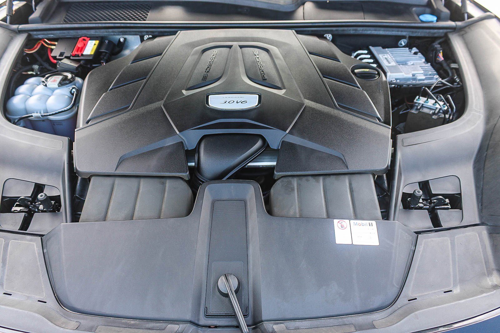Used 2021 Porsche Cayenne Coupe AWD/4WD image 27