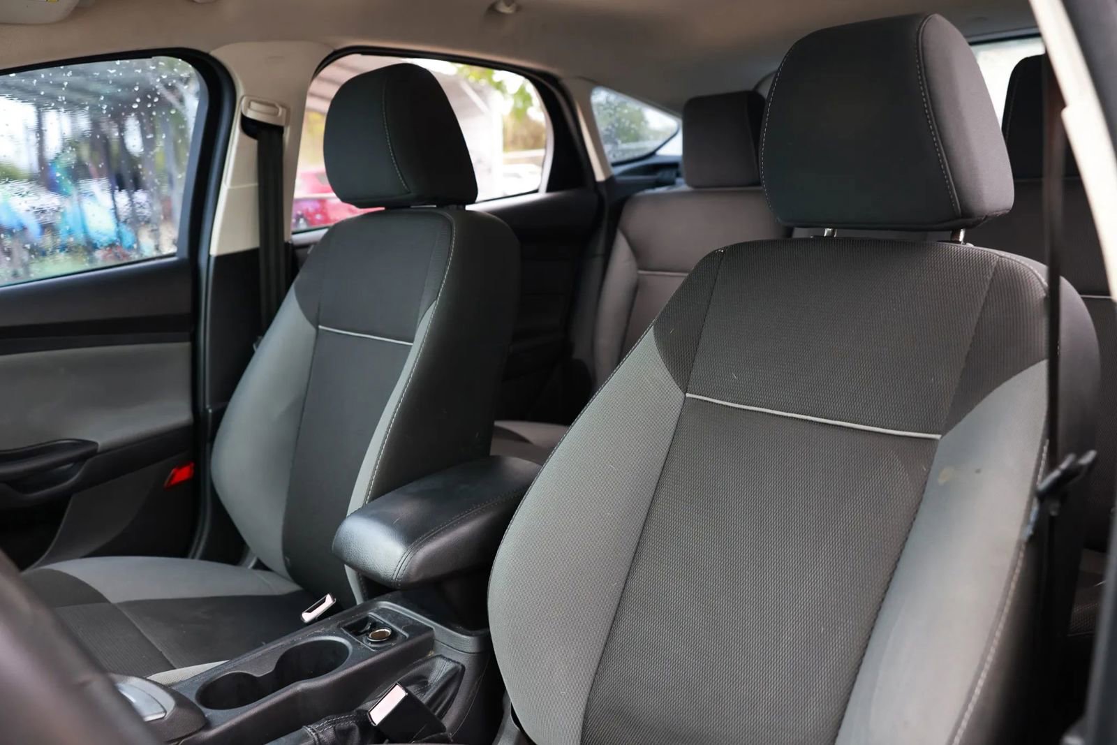 Used 2012 Ford Focus SE image 11