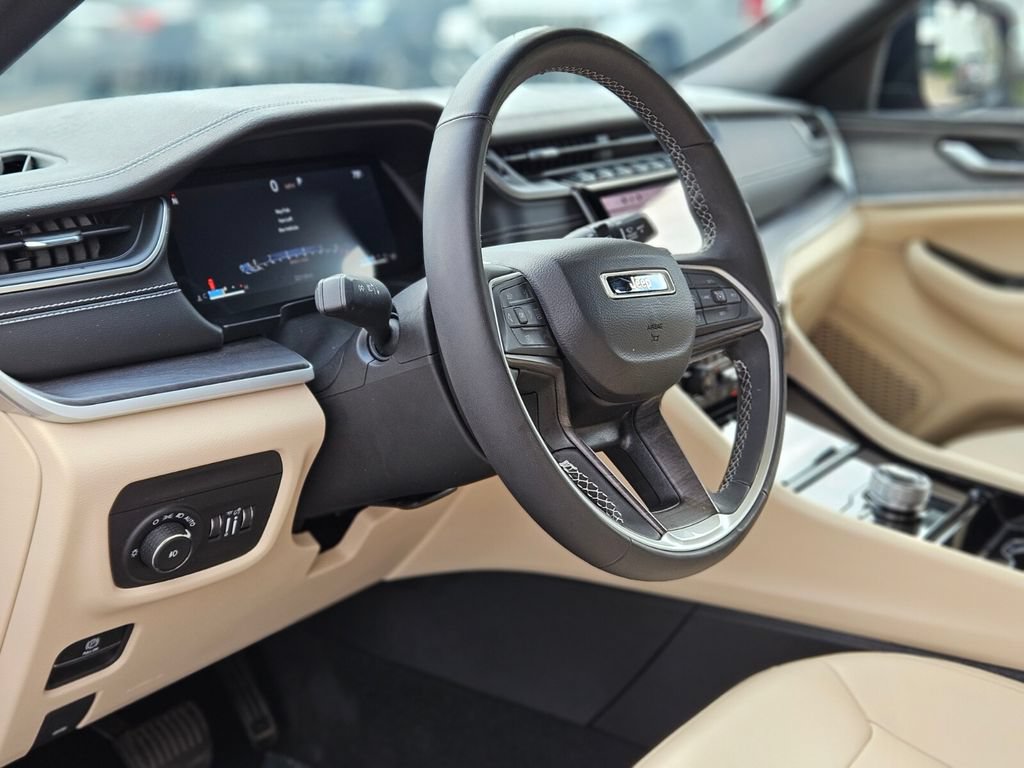 Used 2023 Jeep Grand Cherokee Limited AWD/4WD image 20