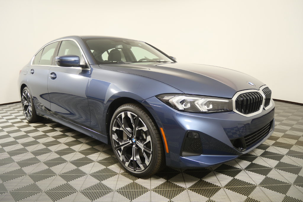 New 2026 BMW 330i Sedan w/ Premium Package RWD image 2