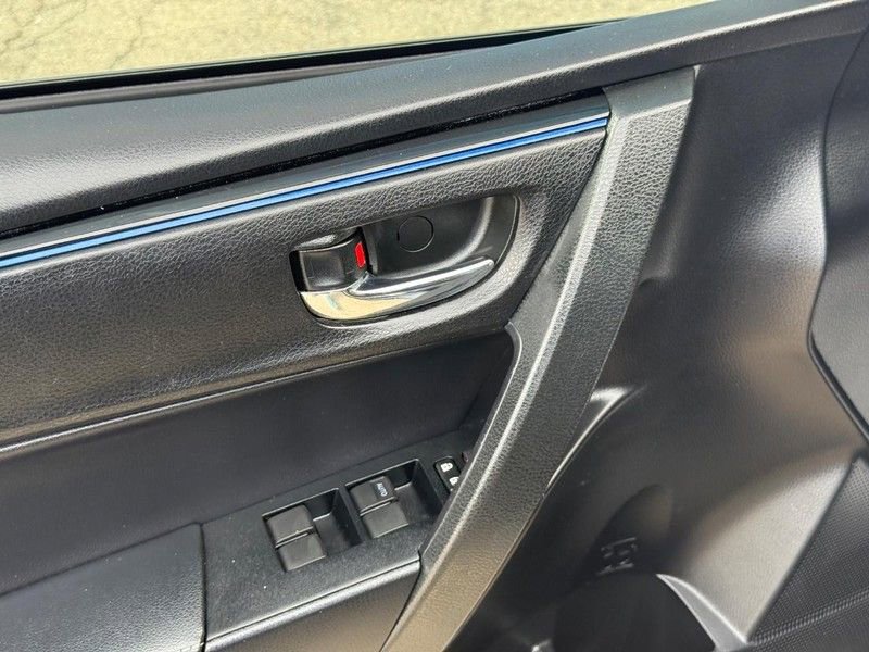 Used 2017 Toyota Corolla SE FWD image 18