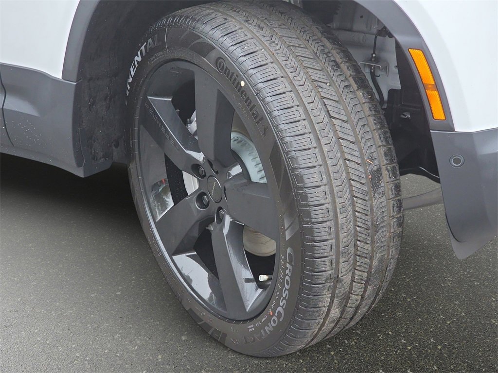 New 2026 Land Rover Defender 110 S image 32