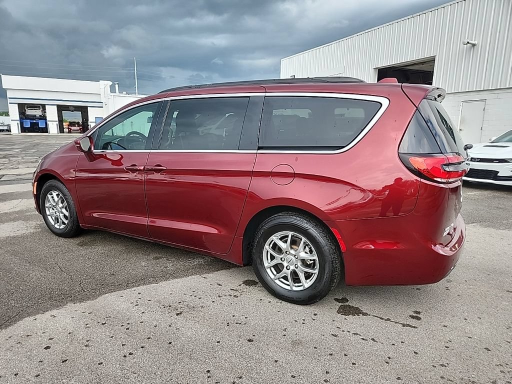 Used 2021 Chrysler Pacifica Touring FWD image 10