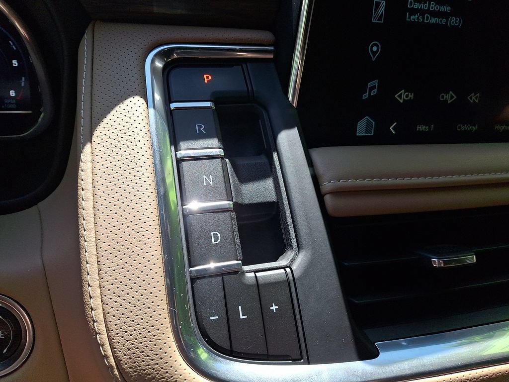 Used 2024 Chevrolet Suburban Premier AWD/4WD image 15