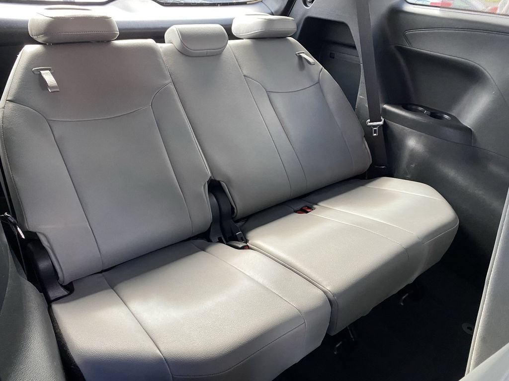 Certified 2026 Toyota Sienna XLE FWD image 20