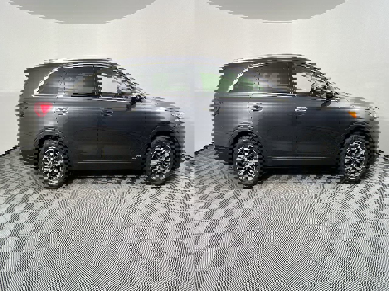 Used 2019 Kia Sorento EX w/ EX Touring Package image 2