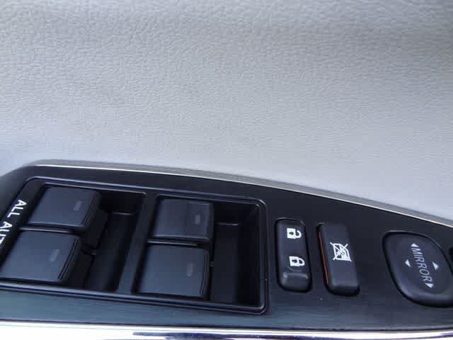 Used 2017 Toyota Avalon XLE Premium w/ All Weather Liner Package FWD image 13