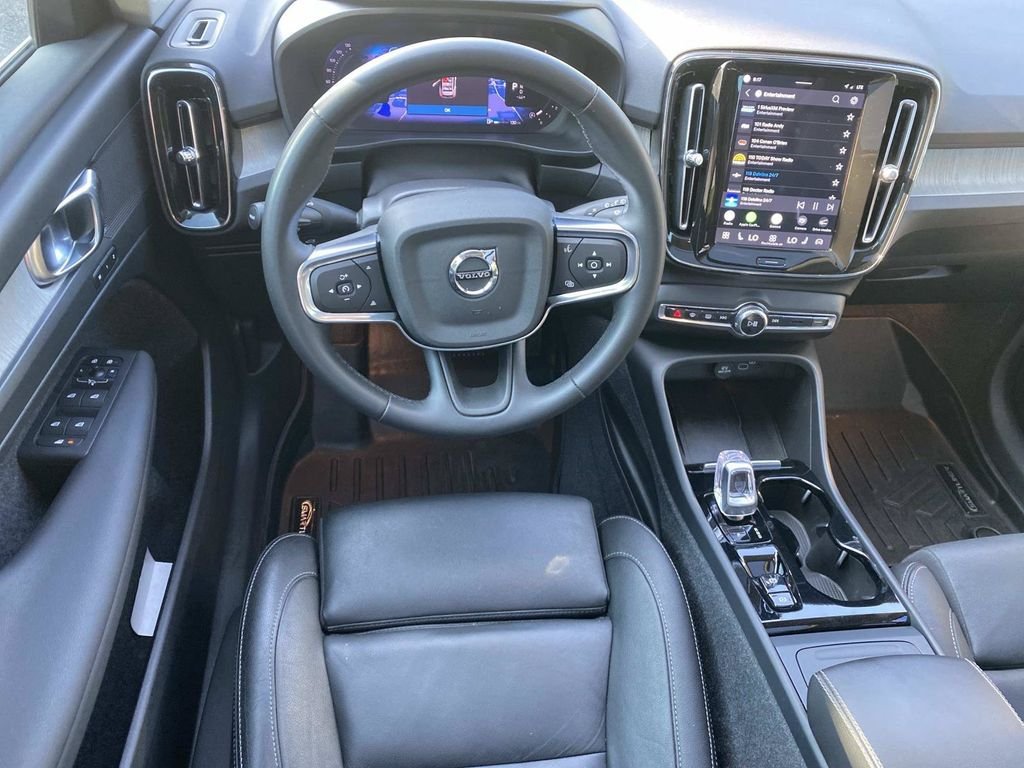 Used 2024 Volvo XC40 B5 Plus AWD/4WD image 16